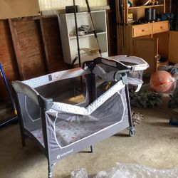 Baby Trend Play Pen
