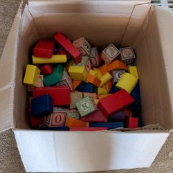 Box Of Children's Building Blocks Wood Lincoln Logs
