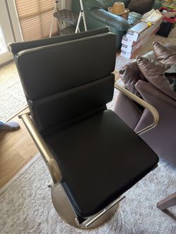 4 Adjustable Bar Stools