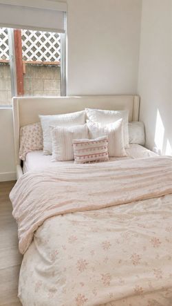 Queen Headboard Cream Boucle ☁️