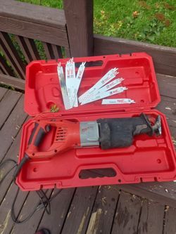 Milwaukee Stroke Orbital SUPER SAWZALL Reciprocating Saw ( Tested) With Case Included