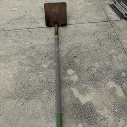 ► 46.5 in. Fiberglass Handle Square Nose Shovel With Fiberglass Handle Which Needs To Cover