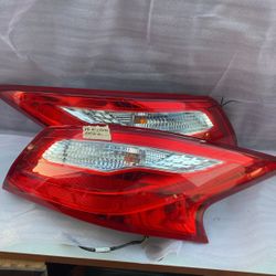 2017 Nissan Altima Pair Tail Lamp