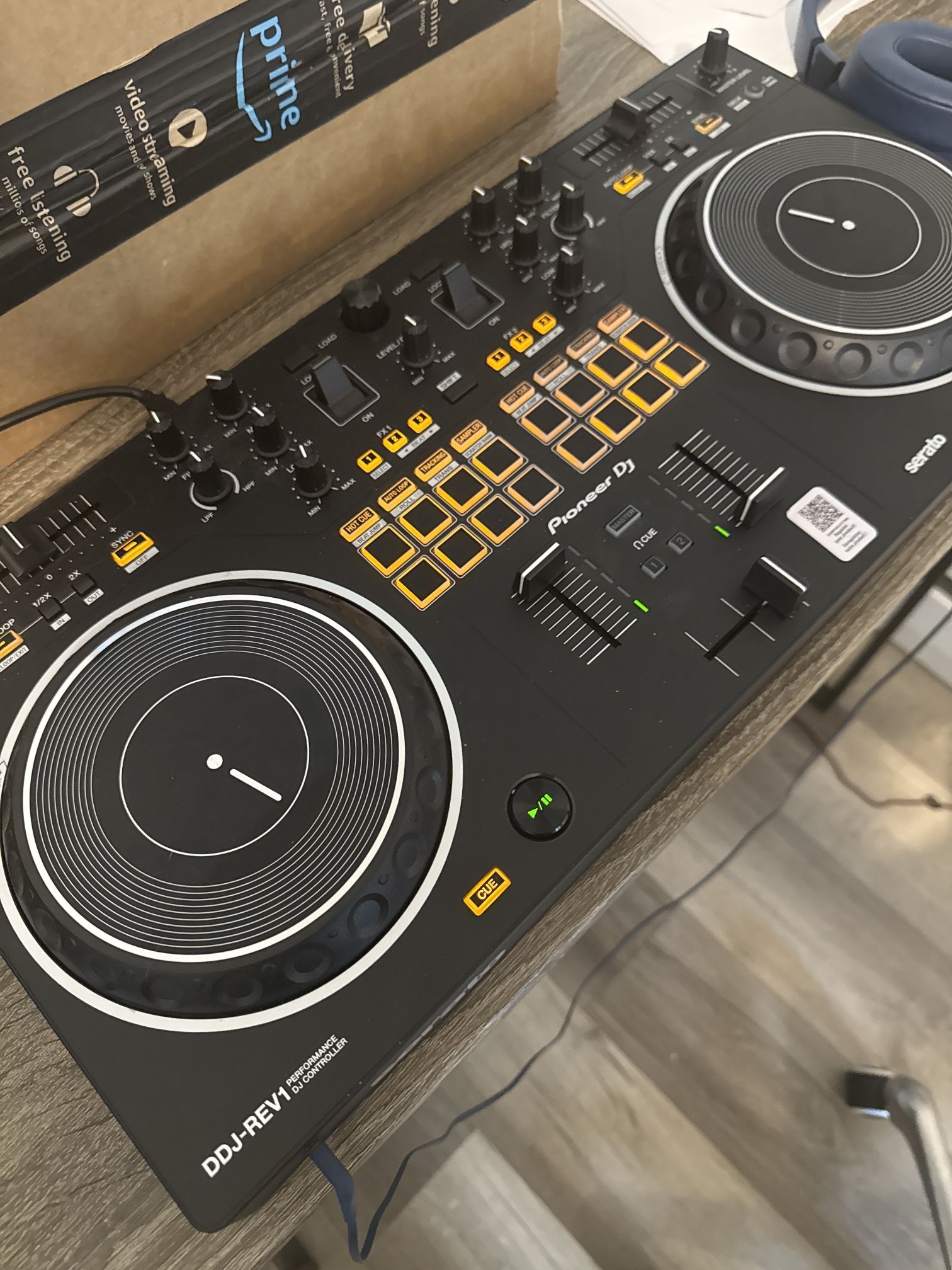 PIONEER DDJ-REV1 DJ CONTROLLER