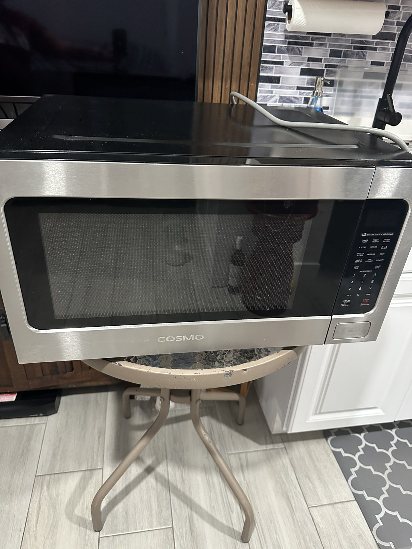 MICROWAVE En Buenas Condiciones Precio Negociable Oferta Especial.