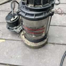 Rigid 1/3 HP Submersible Sump Pump With Diaphragm Switch 