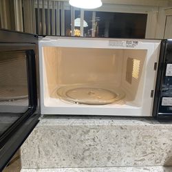 Black Oster  Microwave Works Great