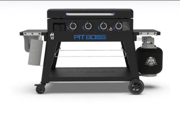 Pitboss Ultimate Series 4 -Burner Liquid propane Flat Top Grill