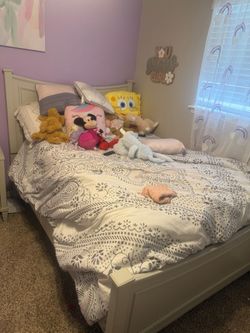 QUEEN SIZE BED