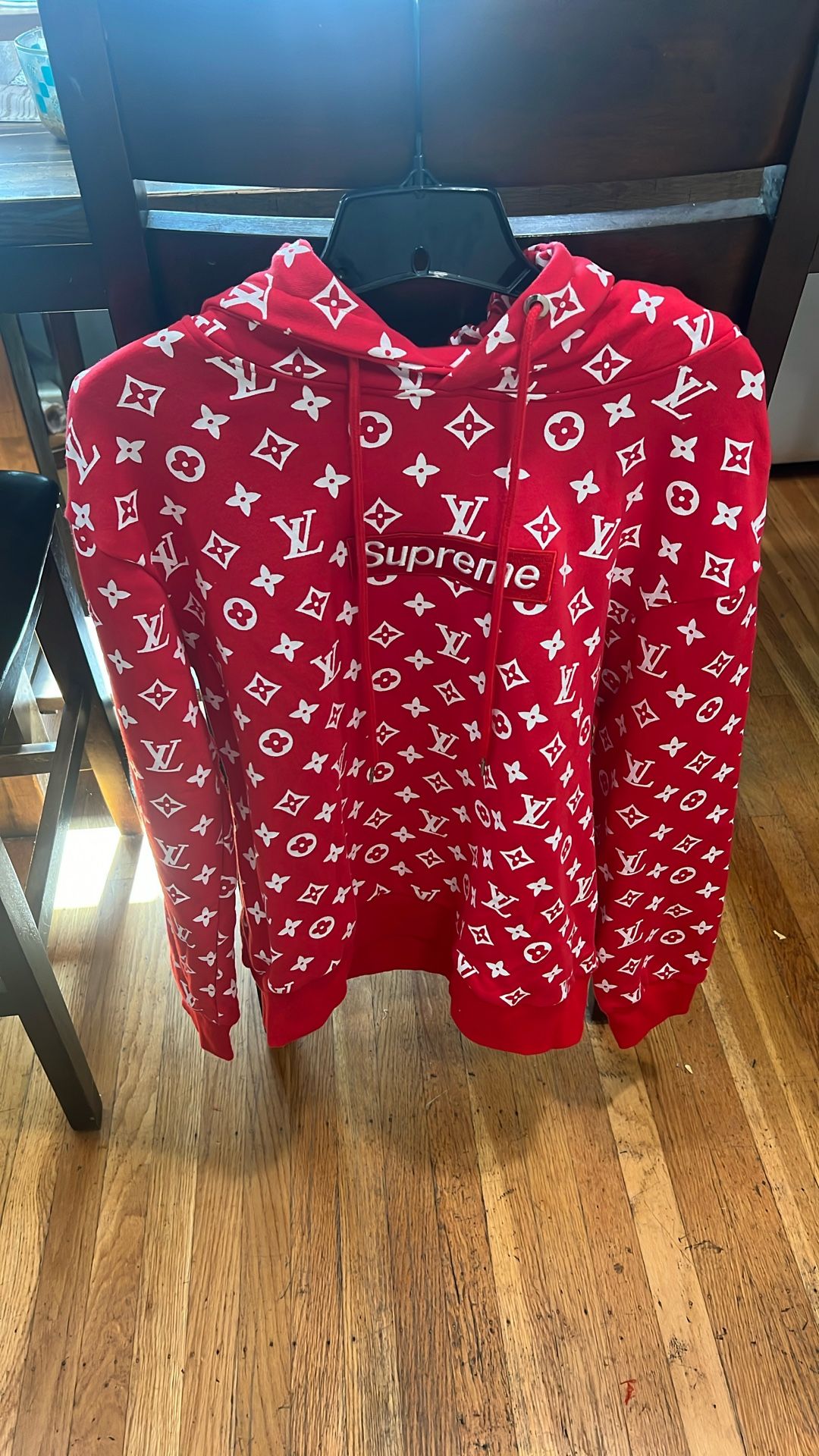 Supreme Logo Sweatshirt Size large
