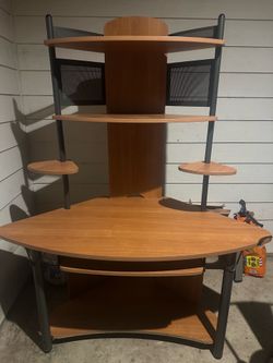Computer desk