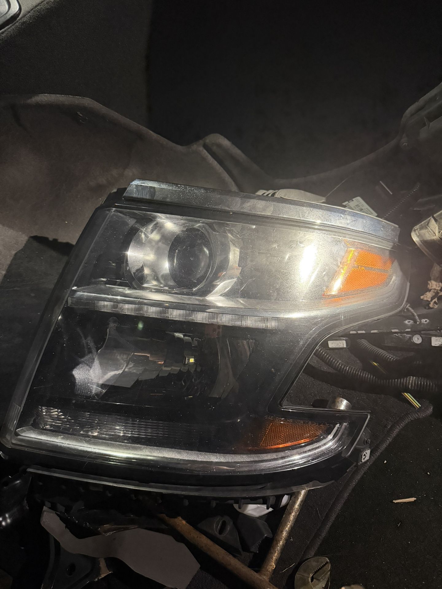 Headlight – Chevy Tahoe / Suburban / Yukon (Driver Side)