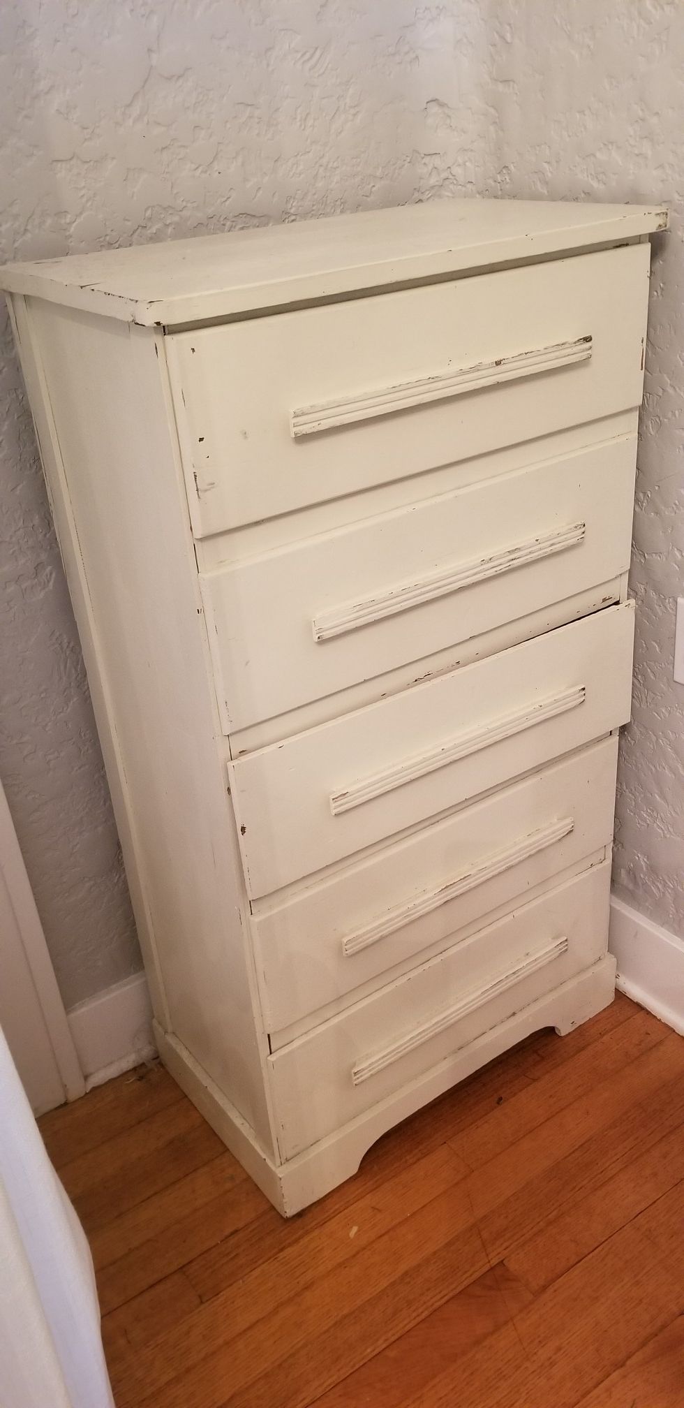 Petite dresser, vintage