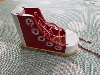 Lacing sneaker- learn to tie a shoe