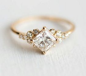 (LOCAL) Princess Cut White Sapphire 18k Gold Plated Ring With Box