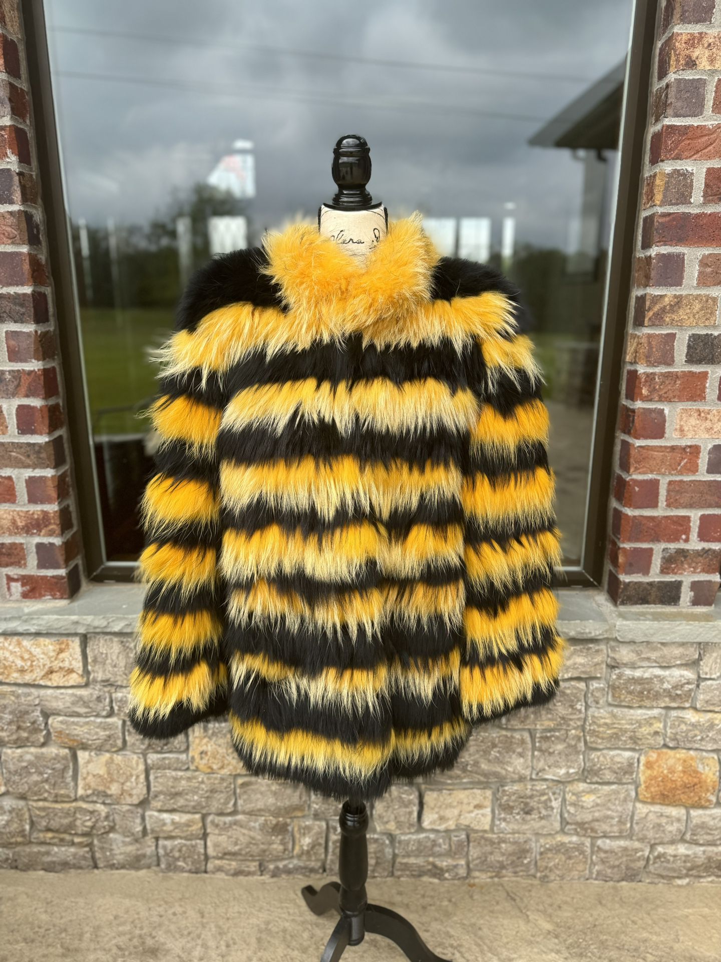 L/XL High Fashion Genuine Finnish Raccoon Fur Bomber Jacket Bumblebee yellow black