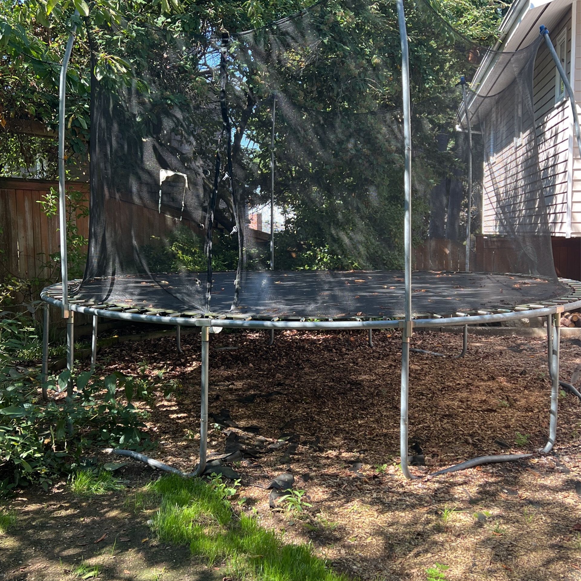 13 Foot Round Outdoor Trampoline