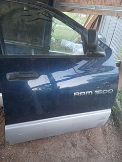 4 Doors, (Quatro Puertas) Came Out Of An 2004 Dodge Ram 1500