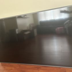 Insignia Smart Fire TV 75”