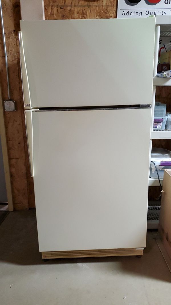 Amana Almond Colored Fridge for Sale in Aurora, IL OfferUp