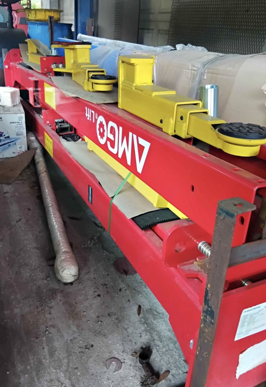 AMGO 2-Post Car Lift