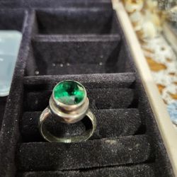 Sterling Silver Green Stone Ring Size 7 1/2