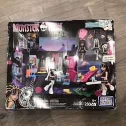 Mega Bloks Monster High Creepateria 280pcs New in Box
