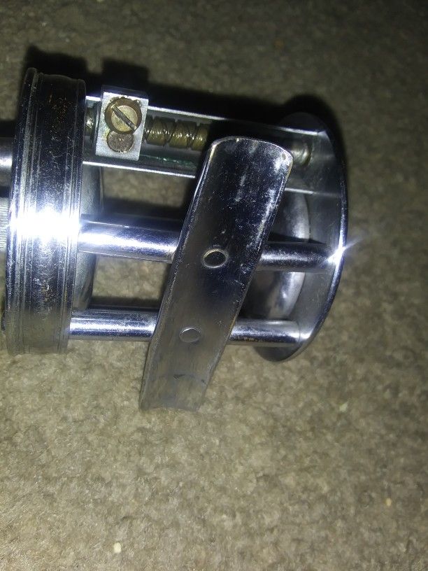 VINTAGE OCEAN CITY BAIT CASTING REEL
