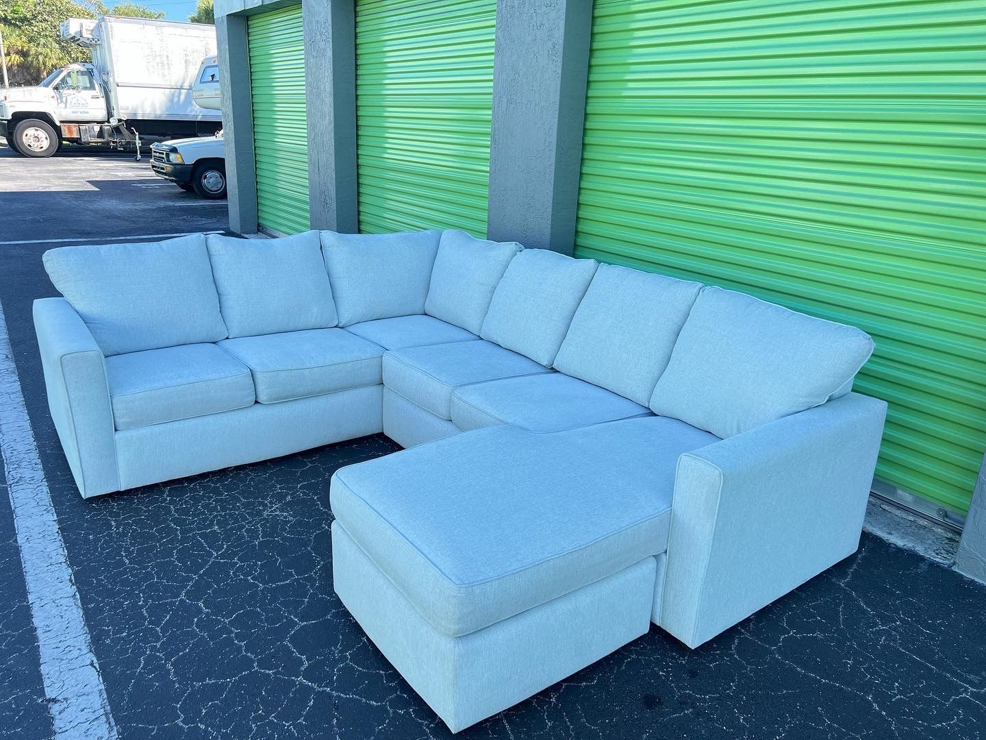 Beautiful light grey Sectional Couch Free Delivery 🚚