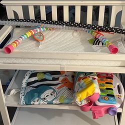 Baby changing table & 2 tummy time mats
