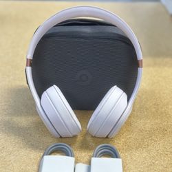 Beats Solo 4 - Wireless Bluetooth On-Ear Headphones, Apple & Android Compatible 