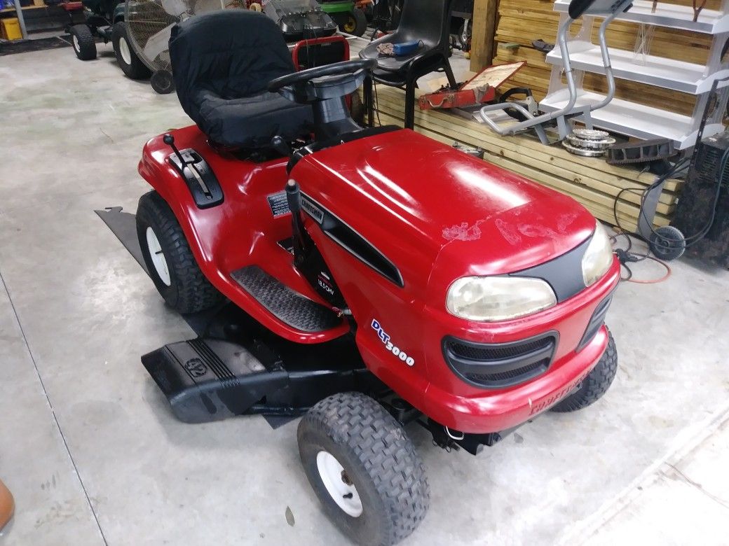 Craftsman DLT 3000 Riding Lawn Mower