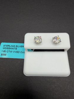 💎 Round Cut Moissanite Stud Earrings – 925 Sterling Silver 💎
