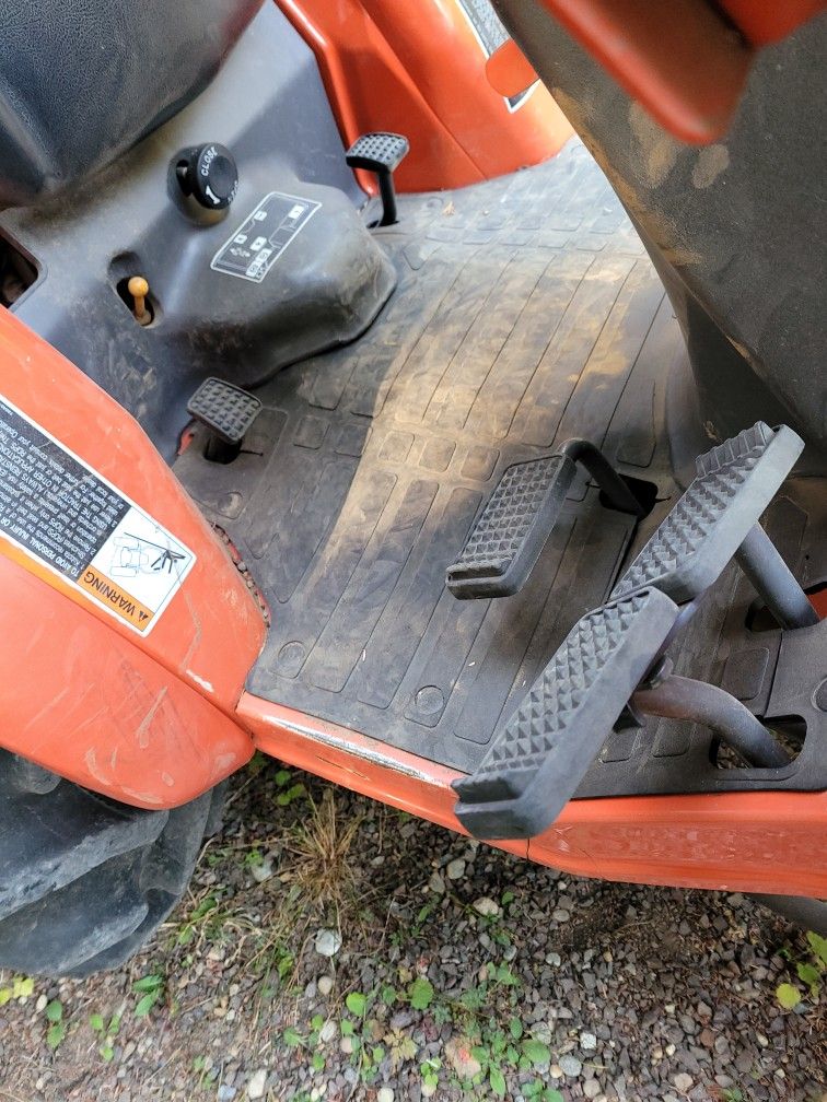 Kubota Tractor 1999 B2400 W/Backhoe 188hrs