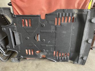 2017 Porsche Mecan Under Cover