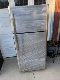 Frigidaire Stainless Steel Top-Freezer