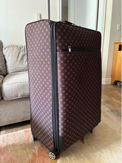Large 28” soft shell suitcase with stylish brown patterned design.