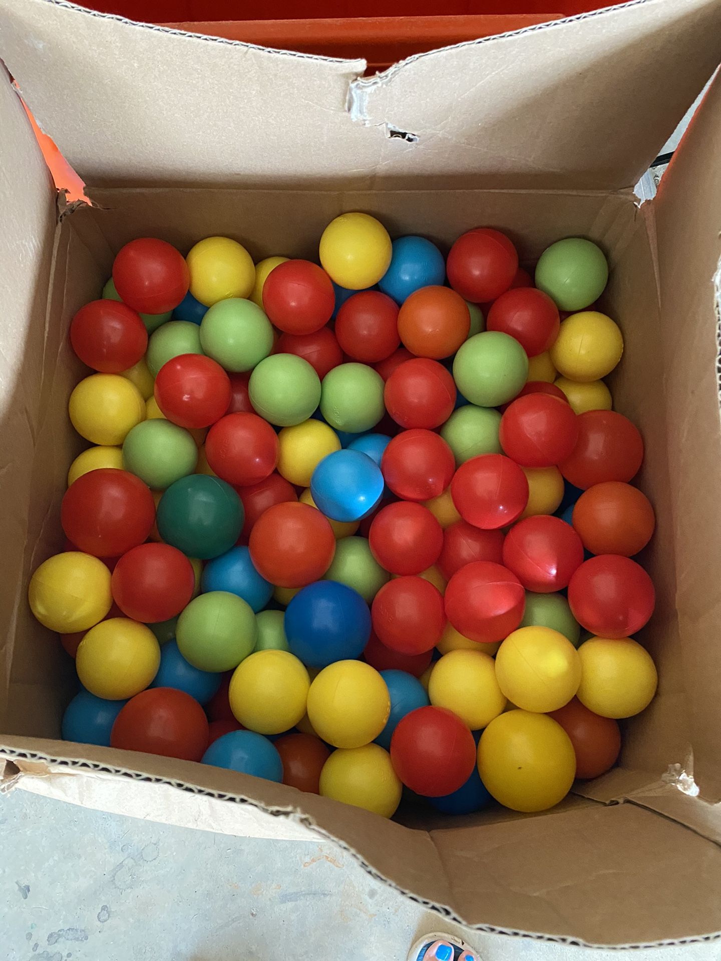 Play balls (100)