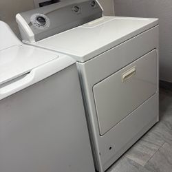 GAS. DRIER Machine KENMORE  $165.00 
