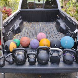  SELLING  KETTLEBELLS : 10s 22s 30s 44s 45s 53s 97s 106s 124s  / MEDICINE BALLS : 6s 7s 8s 9s 15s / EZ CURL BARS  = $55 / 5 FOOT BAR = $60  & MORE  • 