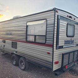 2019 Patriot 20 ft rear slide bunkhouse sleeps 8