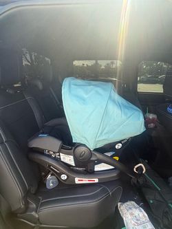 Graco infant car seat with base