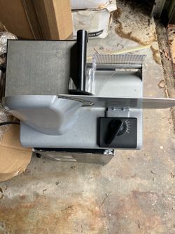 Cold cut slicing machine for home use