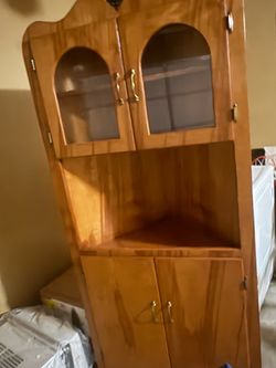 Corner cabinet