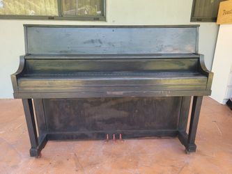 VTG YAMAHA UPRIGHT PIANO P-22, WELL PRESERVED, GOOD TONES.