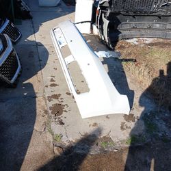 2015-2020 Chevy Tahoe O Suburban Front Bumper Cover OEM 