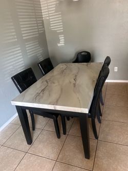 Kitchen table and 4 chairs