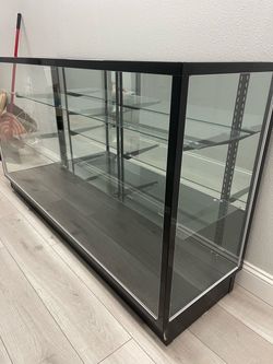 Showcase full vision all glass