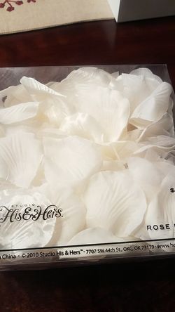 Rose petals ivory