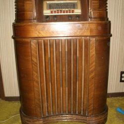 1940 Philco radio.